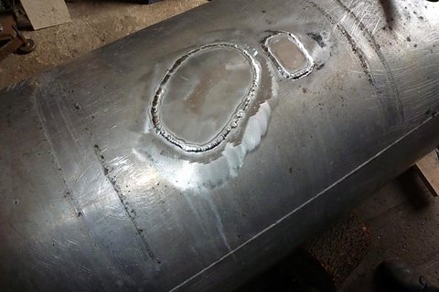 Алюминиевый топливный бак грузовика Sitrak после сварки